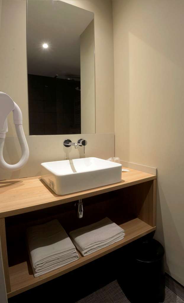 Aparthotel 37 Lodge Courbevoie Paris La Defense Szoba fotó